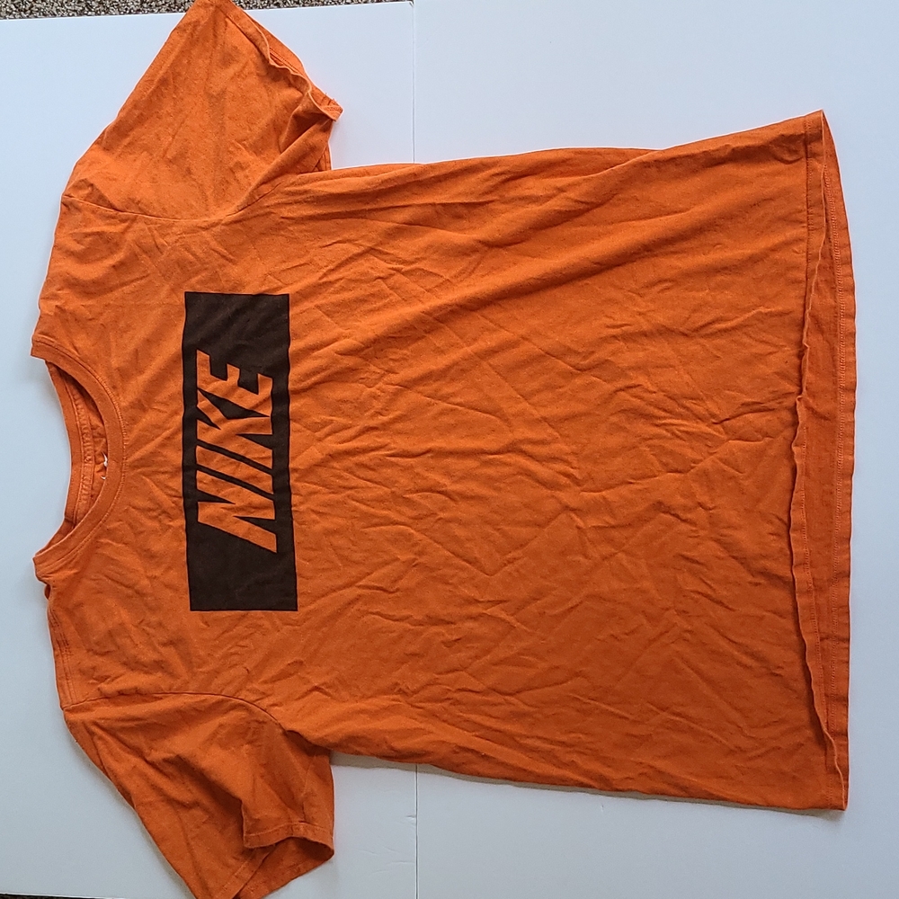 Nike Large Orange black logo short sleeve crewneck tee shirt sports practice